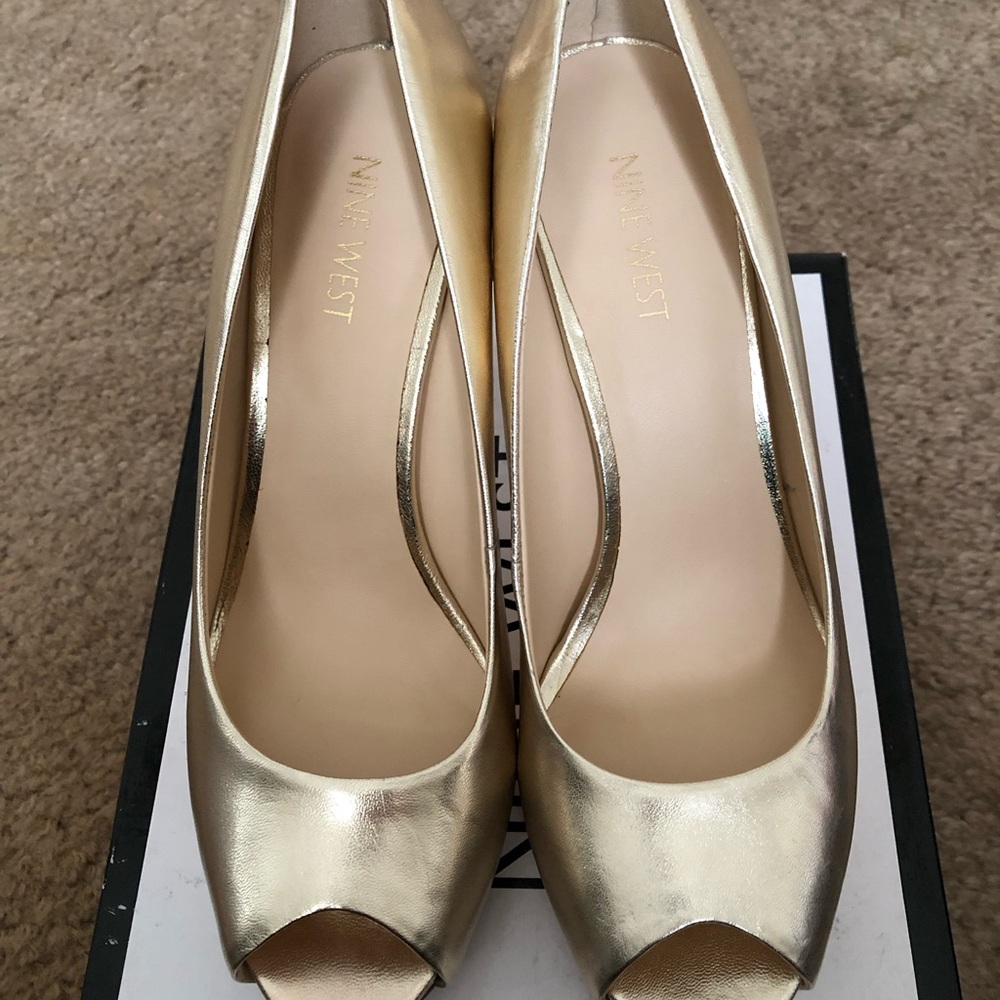 Nine West Qtpie Light Gold Metallic Leather Pumps size 8.5
